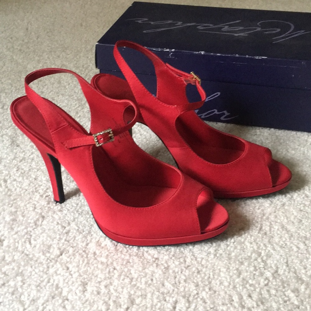 Red Satin Platform Heels NIB Sz 8.5